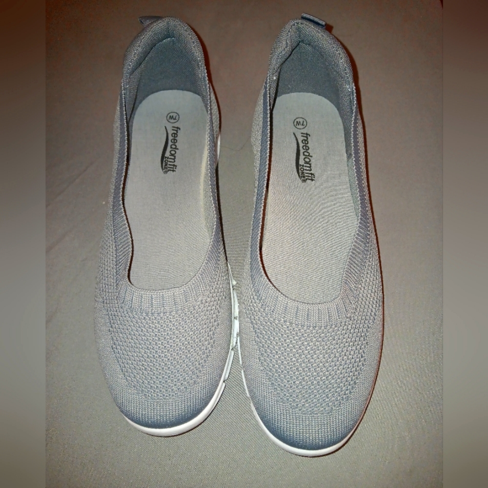 Women's size 7,W, Freedom Zone slip on canvas flats